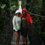 Pareja en los puentes colgantes